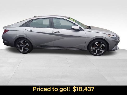 Certified 2023 Hyundai Elantra SEL w/ Convenience Package image 3