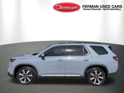 Used 2023 Honda Pilot Touring image 5