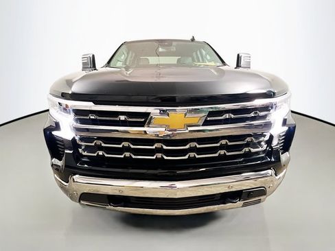 Used 2025 Chevrolet Silverado 1500 LTZ AWD/4WD image 5