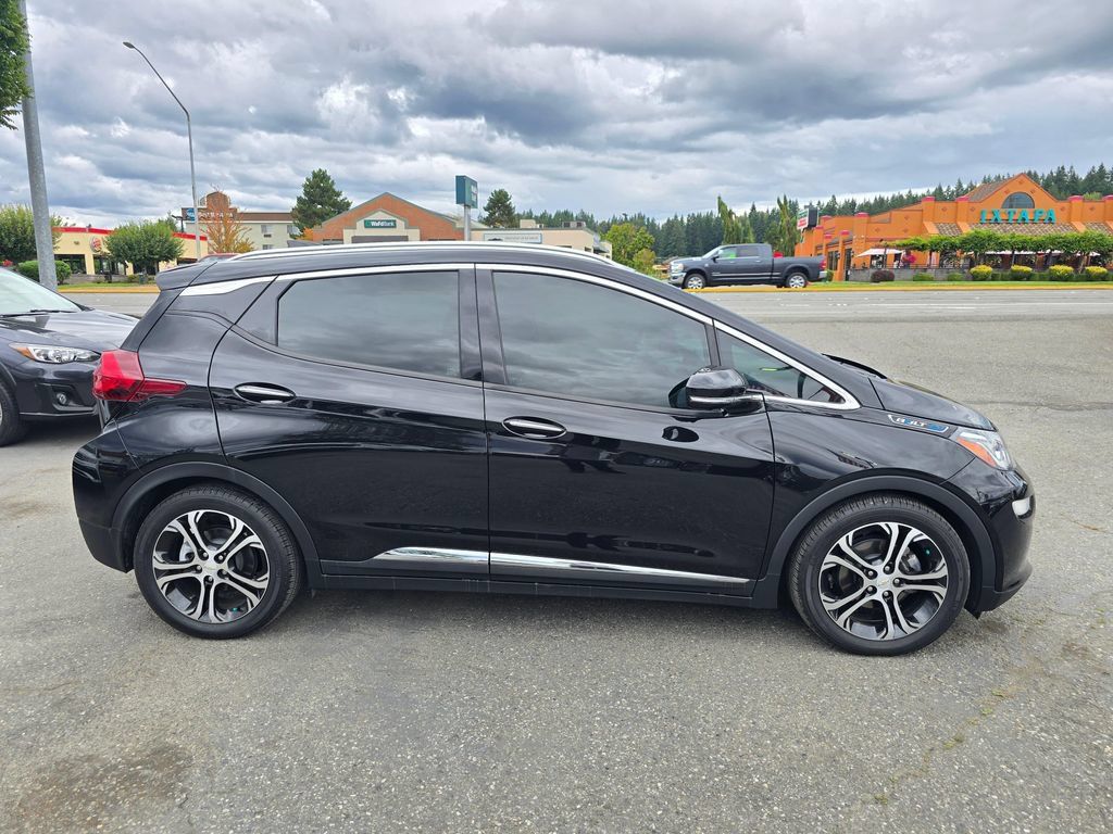 Used 2020 Chevrolet Bolt Premier w/ Infotainment Package FWD image 8