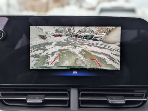 Used 2025 Chevrolet Trax RS w/ Sunroof Package image 3