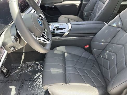 New 2025 BMW i7 xDrive60 image 19