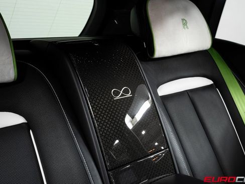 Used 2020 Rolls-Royce Cullinan Black Badge image 38