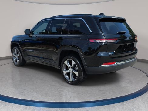 Certified 2023 Jeep Grand Cherokee 4WD 4xe w/ Luxury Tech Group II image 7