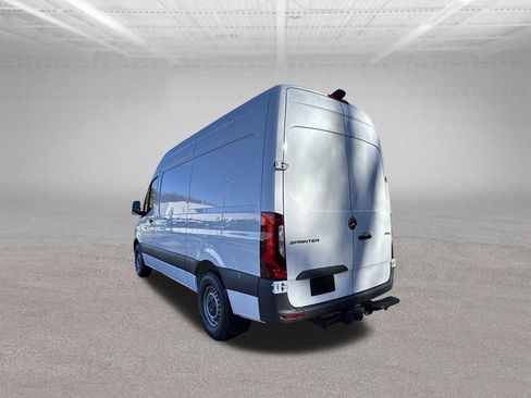 Used 2025 Mercedes-Benz Sprinter 2500 image 3