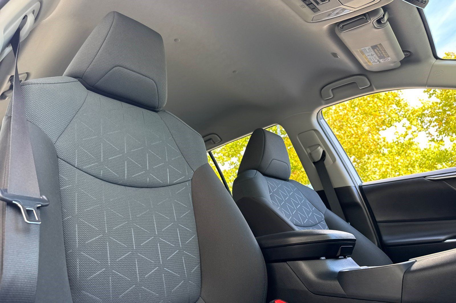 Used 2025 Toyota RAV4 XLE FWD image 28