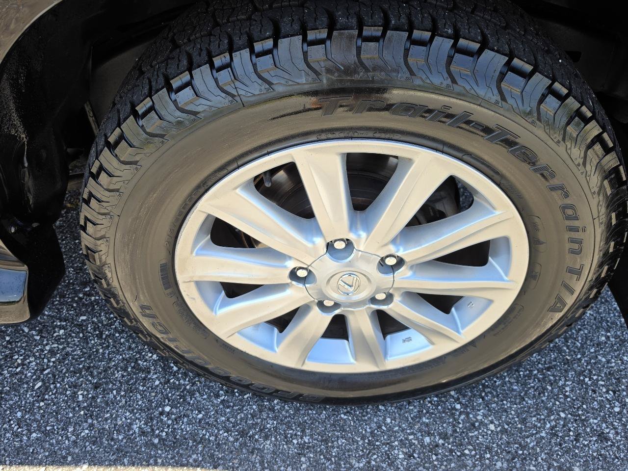 Used 2009 Lexus LX 570 4WD w/ Preferred Accessory Pkg image 8