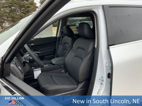 New 2026 Nissan Pathfinder SL image 9