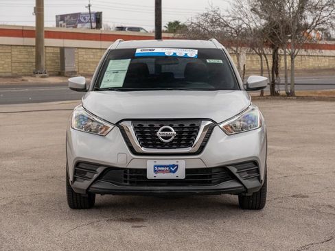 Used 2018 Nissan Kicks SV image 2
