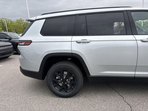 New 2025 Jeep Grand Cherokee L Altitude image 14