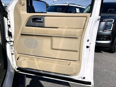 Used 2017 Ford Expedition Limited w/ Equipment Group 301A RWD image 27