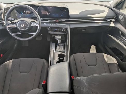 Used 2024 Hyundai Elantra SEL image 10