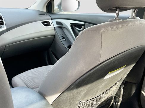 Used 2016 Hyundai Elantra SE image 20