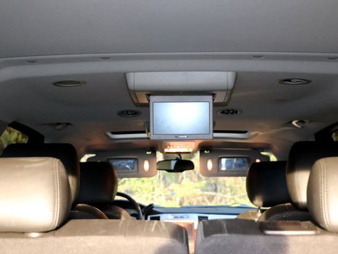 Used 2014 Cadillac Escalade ESV Premium image 7