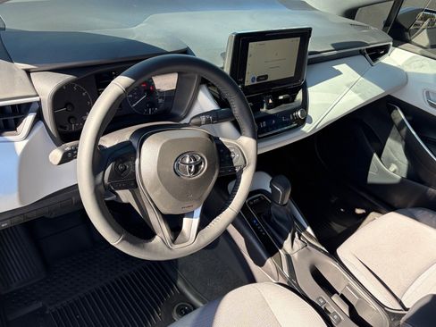 Used 2025 Toyota Corolla SE image 11