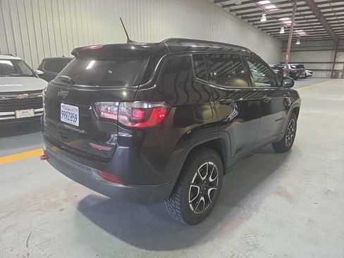 Used 2025 Jeep Compass Trailhawk AWD/4WD image 9