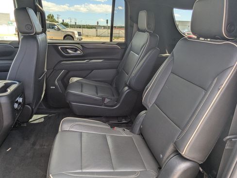 Used 2023 GMC Yukon XL SLT w/ SLT Luxury Package AWD/4WD image 29