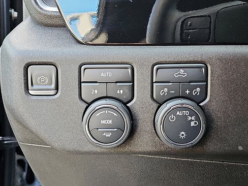 Used 2023 Chevrolet Silverado 1500 LT image 24