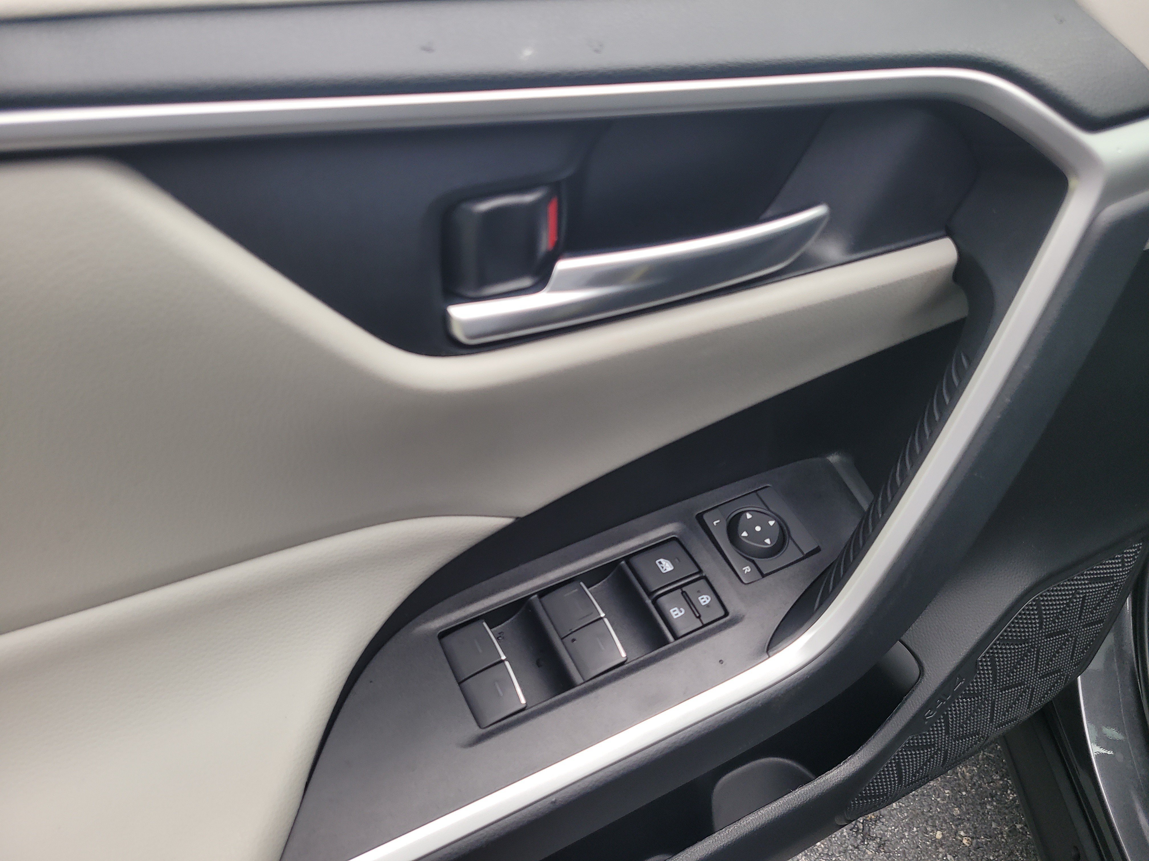 Certified 2023 Toyota RAV4 XLE w/ Convenience Package FWD image 19