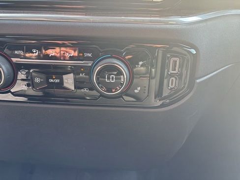 Used 2024 Chevrolet Silverado 1500 RST image 39