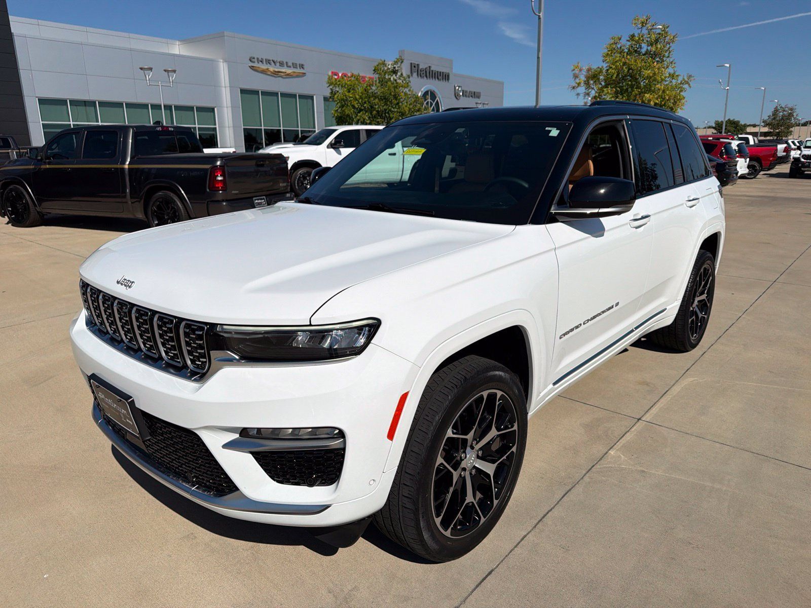 Used 2025 Jeep Grand Cherokee Summit AWD/4WD image 9