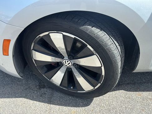 Used 2014 Volkswagen Beetle R-Line FWD image 28