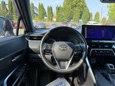 Used 2024 Toyota Venza XLE AWD/4WD image 10