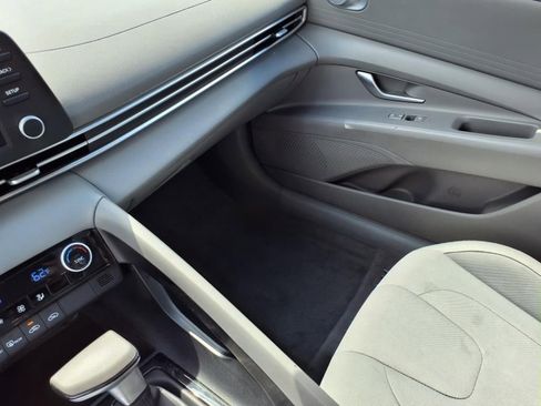 Used 2023 Hyundai Elantra SEL image 26