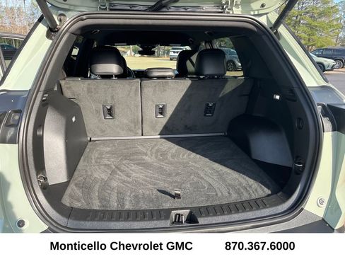 Used 2025 Chevrolet Equinox LT w/ Convenience Package II image 24