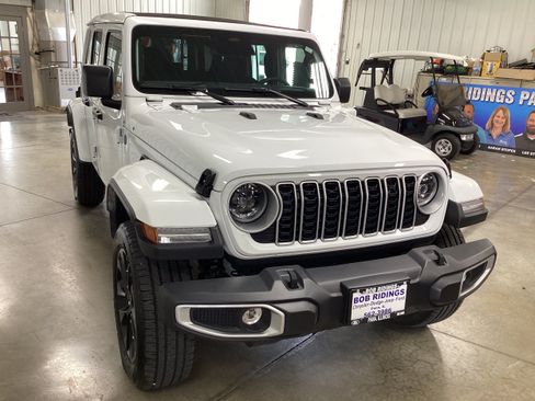 Used 2025 Jeep Wrangler Unlimited Sahara w/ Safety Group AWD/4WD image 7