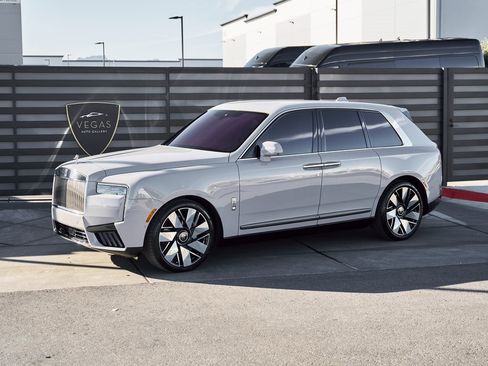 Used 2025 Rolls-Royce Cullinan image 6