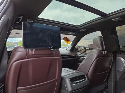 Used 2021 Cadillac Escalade Premium Luxury Platinum AWD/4WD image 38