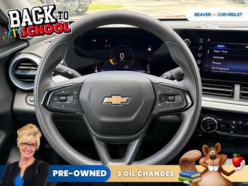 Used 2025 Chevrolet Trax LT FWD image 18
