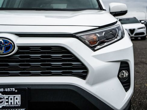 Used 2021 Toyota RAV4 XLE w/ XLE Grade Weather Package AWD/4WD image 9