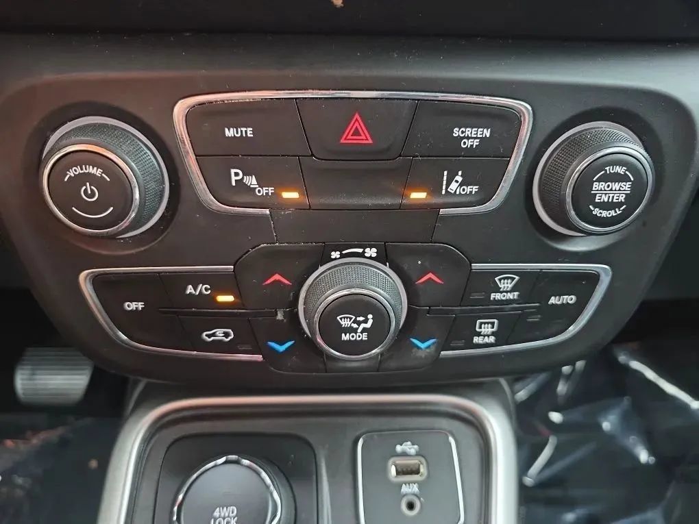 Used 2018 Jeep Compass Latitude w/ Popular Equipment Group AWD/4WD image 31