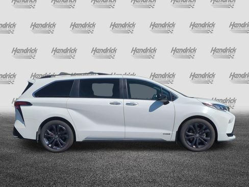 Used 2021 Toyota Sienna XSE image 9