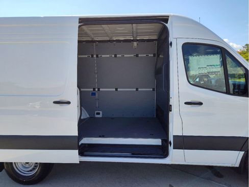 Used 2024 Mercedes-Benz Sprinter 2500 image 14