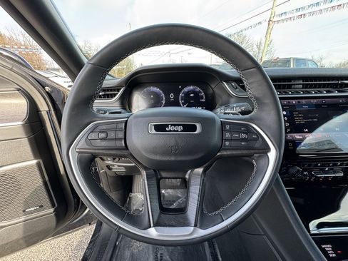 Used 2024 Jeep Grand Cherokee Limited w/ Luxury Tech Group II image 22