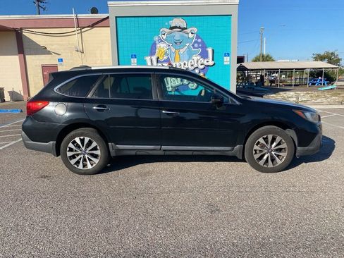 Used 2018 Subaru Outback 2.5i Touring image 2