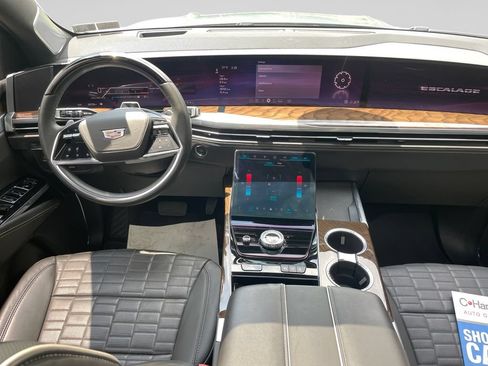Certified 2025 Cadillac Escalade Sport Platinum AWD/4WD image 18