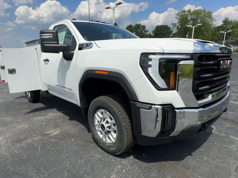 New 2025 GMC Sierra 2500 Pro w/ Convenience Package image 2