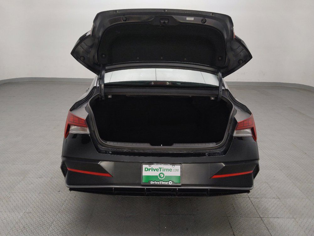 Used 2025 Hyundai Elantra SEL FWD image 29