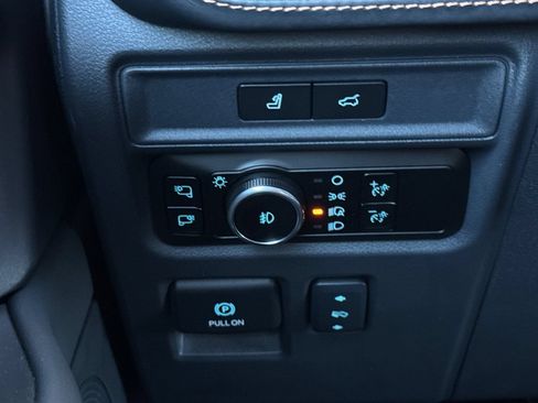 Used 2024 Ford Expedition Platinum AWD/4WD image 32