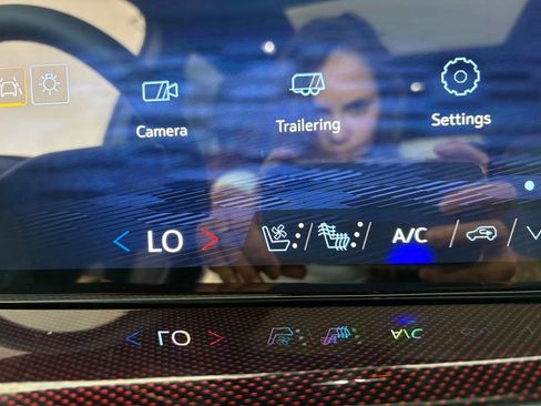 New 2027 Chevrolet Traverse RS w/ LPO, Floor Liner Package FWD image 10