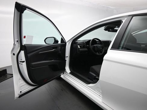 Used 2025 Toyota Camry LE FWD image 8