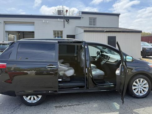 Used 2015 Toyota Sienna Limited AWD/4WD image 11