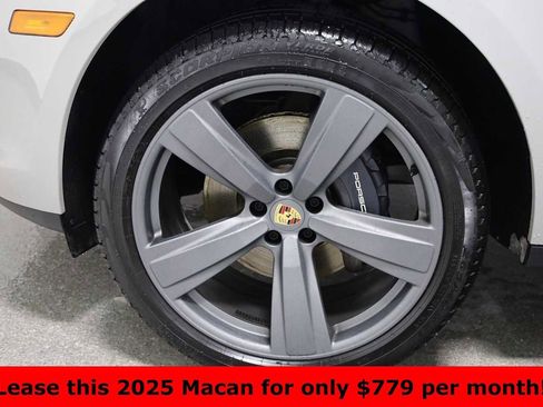 Certified 2025 Porsche Macan image 40