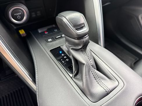 Used 2024 Toyota Venza LE AWD/4WD image 30