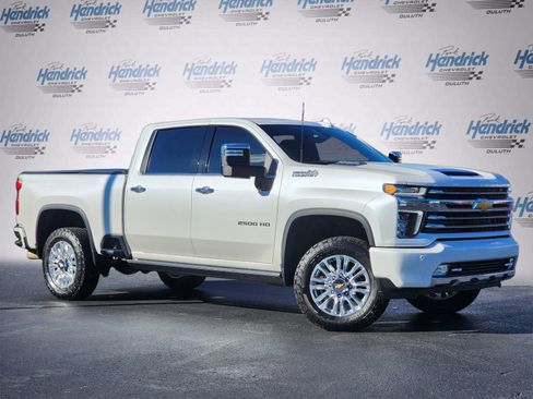 Used 2023 Chevrolet Silverado 2500 High Country image 2