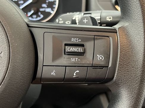 Used 2024 Nissan Rogue S FWD image 46